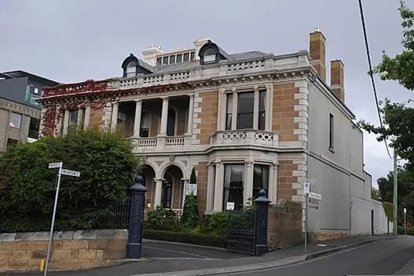 Battery Point photo 3