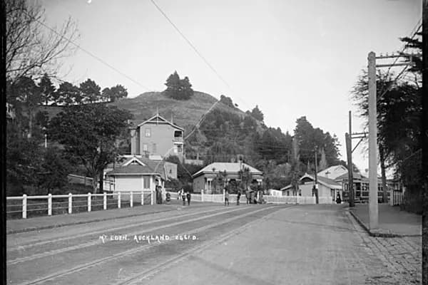 Mount Eden photo 3