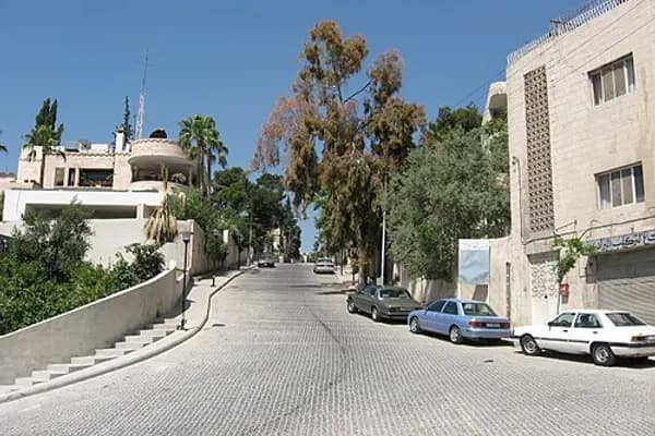 Rainbow Street photo 2