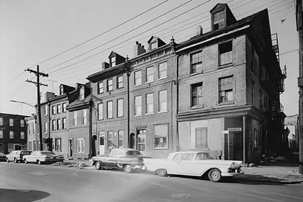 Queen Village photo 4